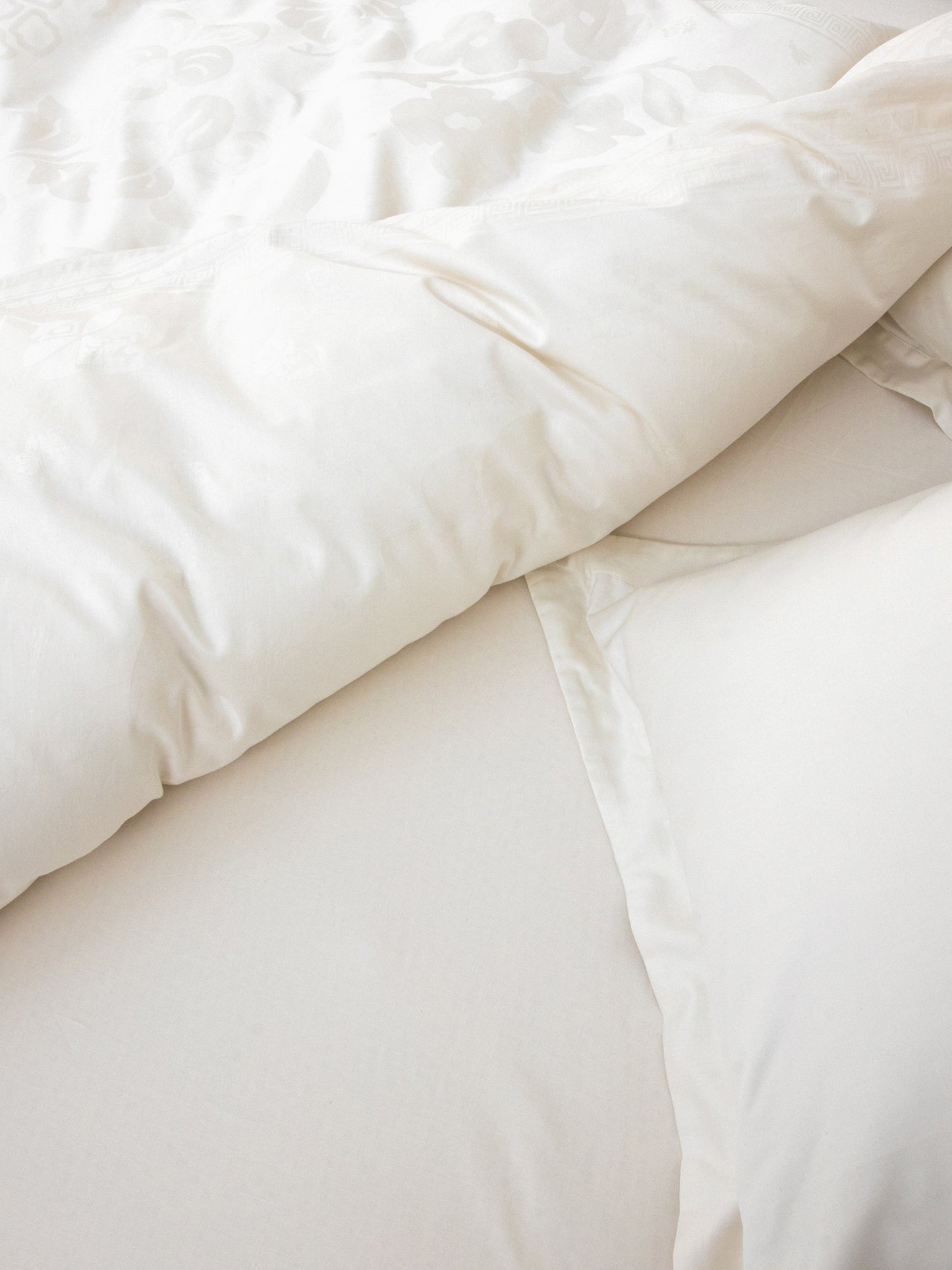 Fountain Blossom Flat Sheet – White Chalk