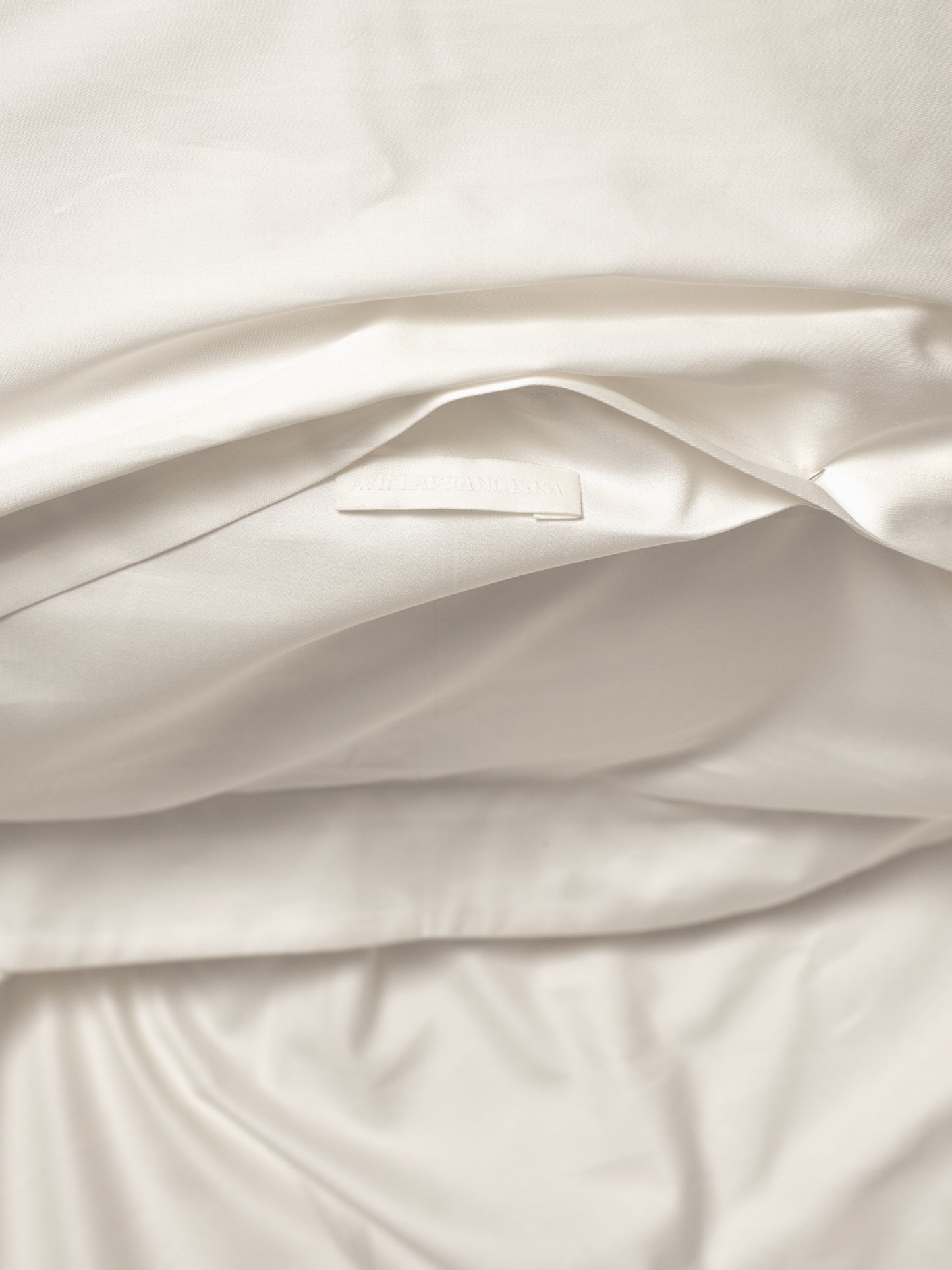 Fountain Blossom Pillowcase – White Chalk
