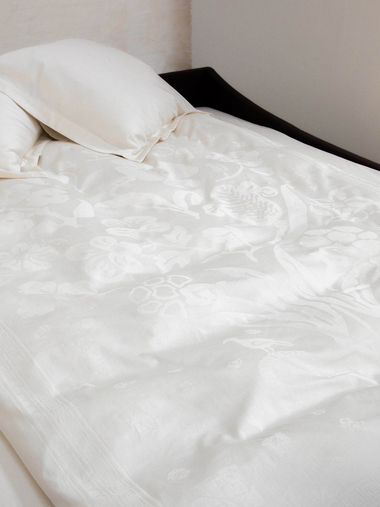 Fountain Blossom Duvet Cover – White Chalk