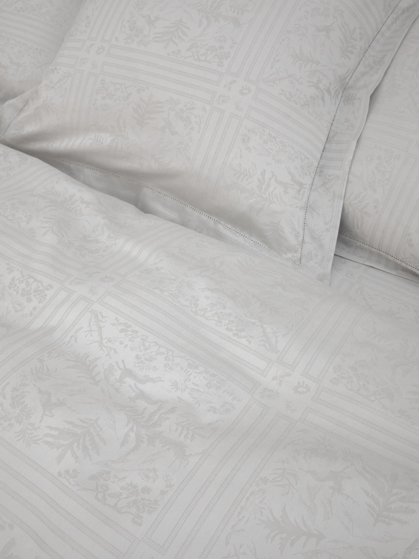 Wonder Scape Pillowcase – Pale Ash