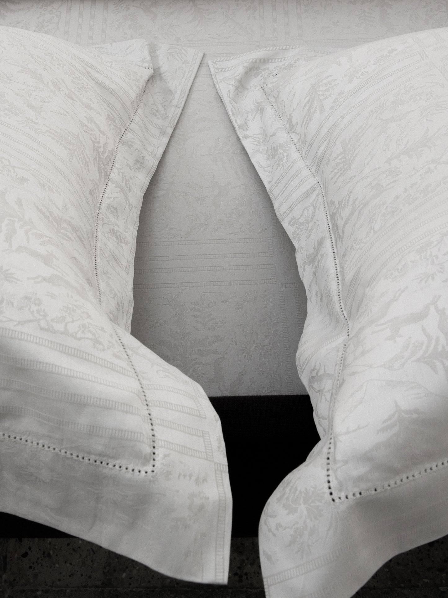 Wonder Scape Pillowcase – Pale Ash