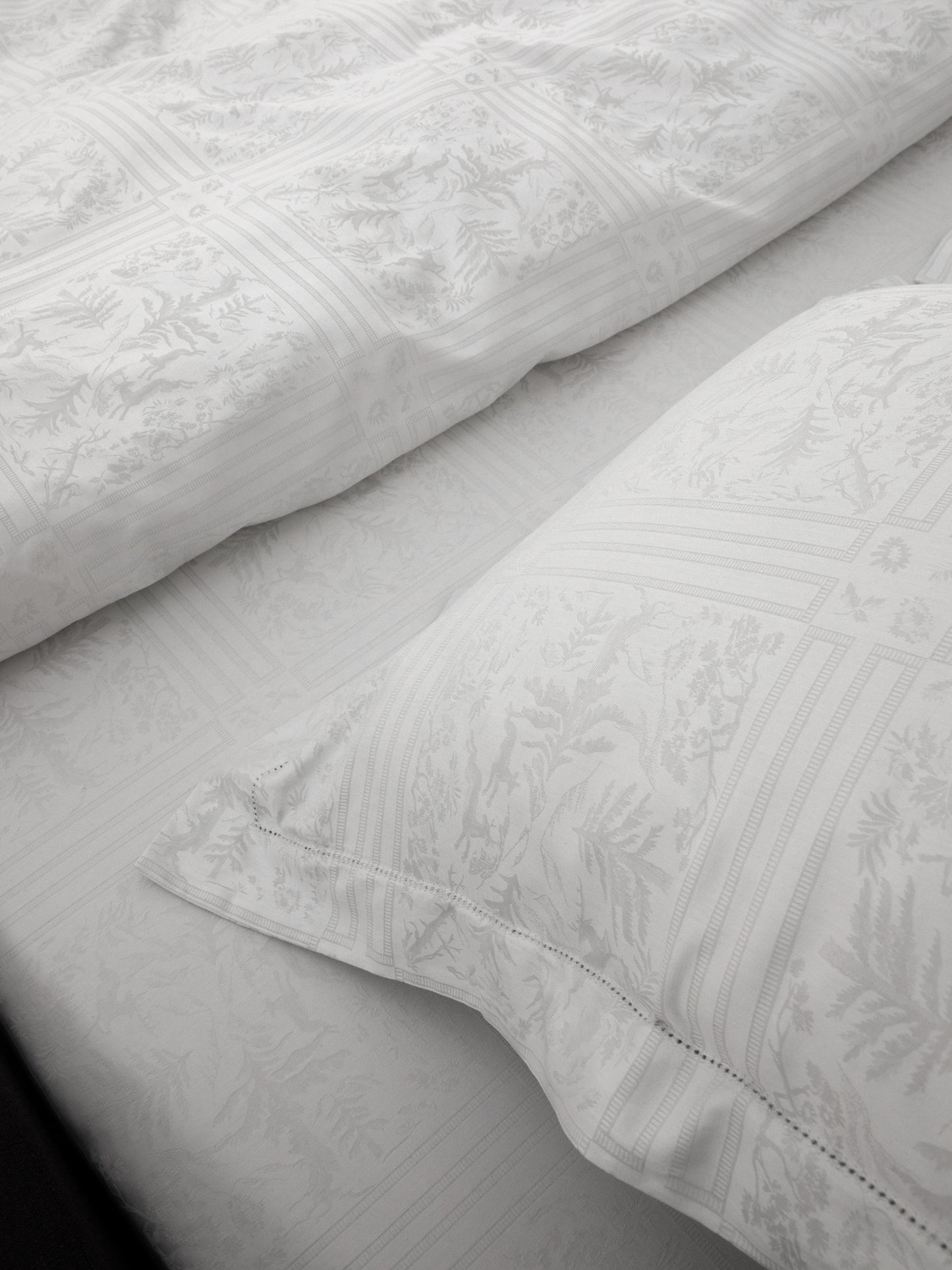 Wonder Scape Pillowcase – Pale Ash