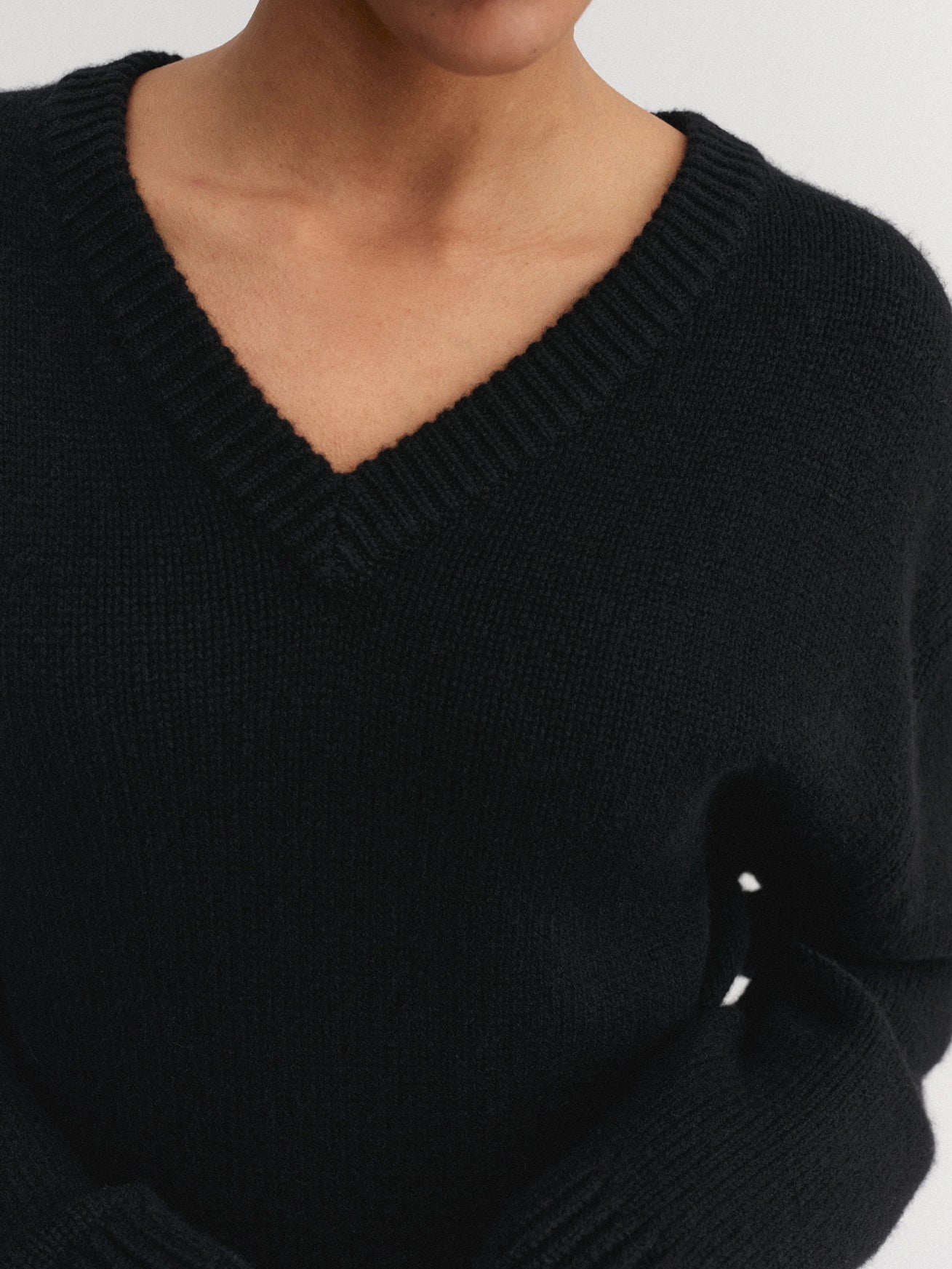 Yara V-Neck Sweater - Black