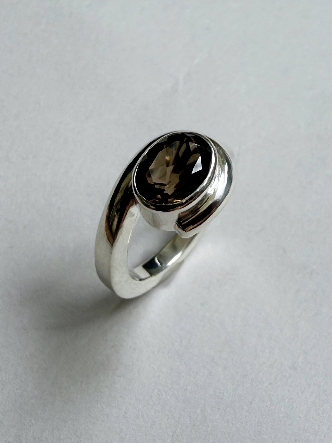Curva Ring – Smokey Quartz