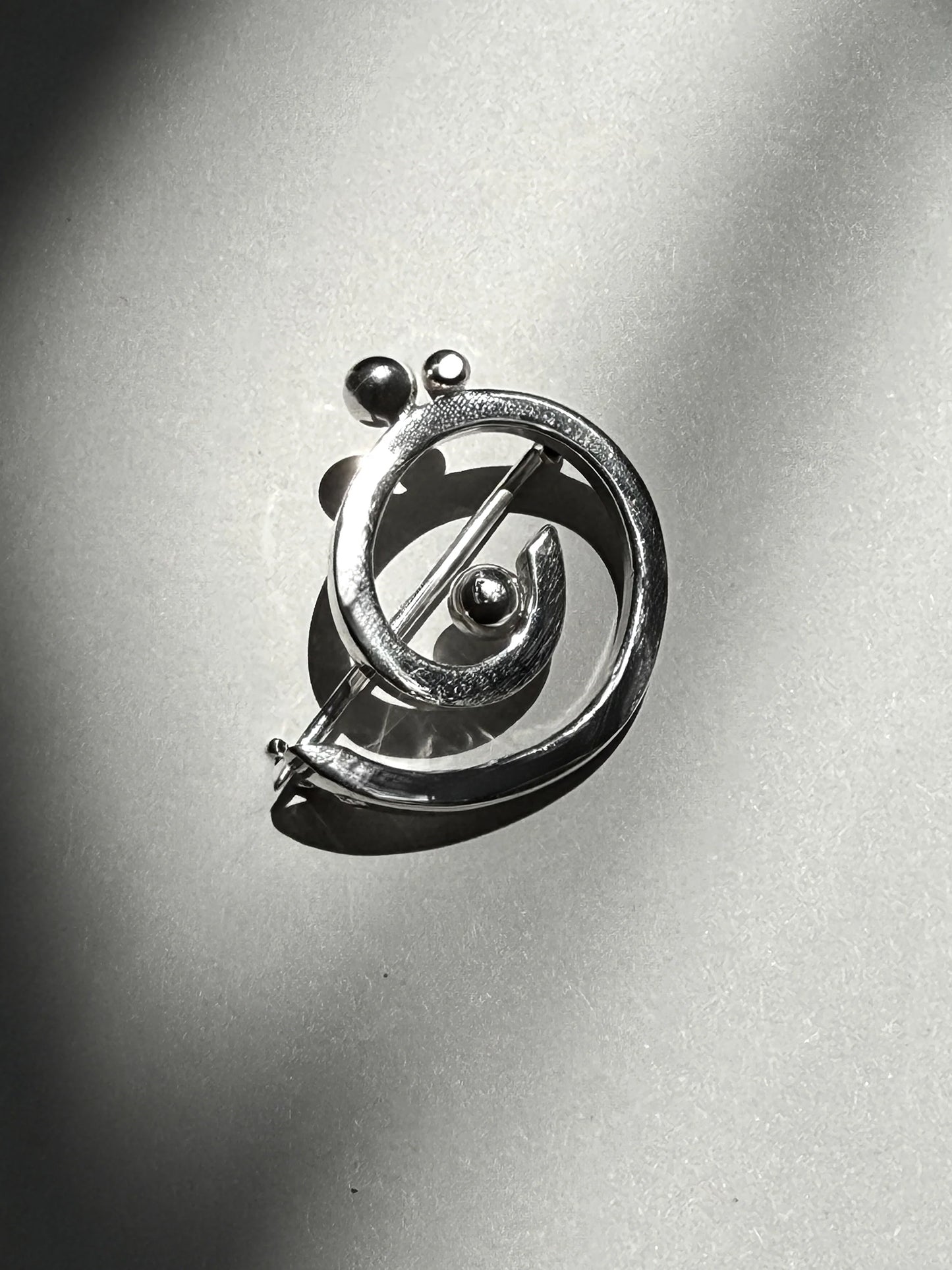 Órbita Brooch