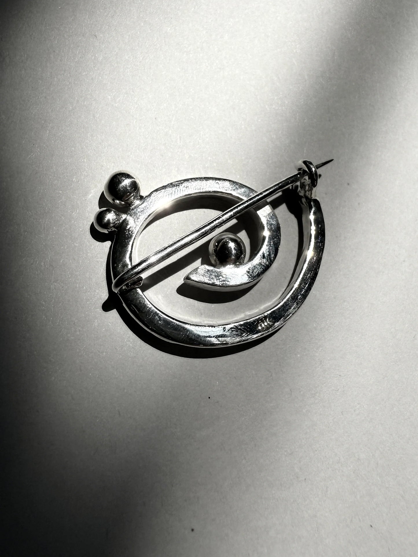 Órbita Brooch