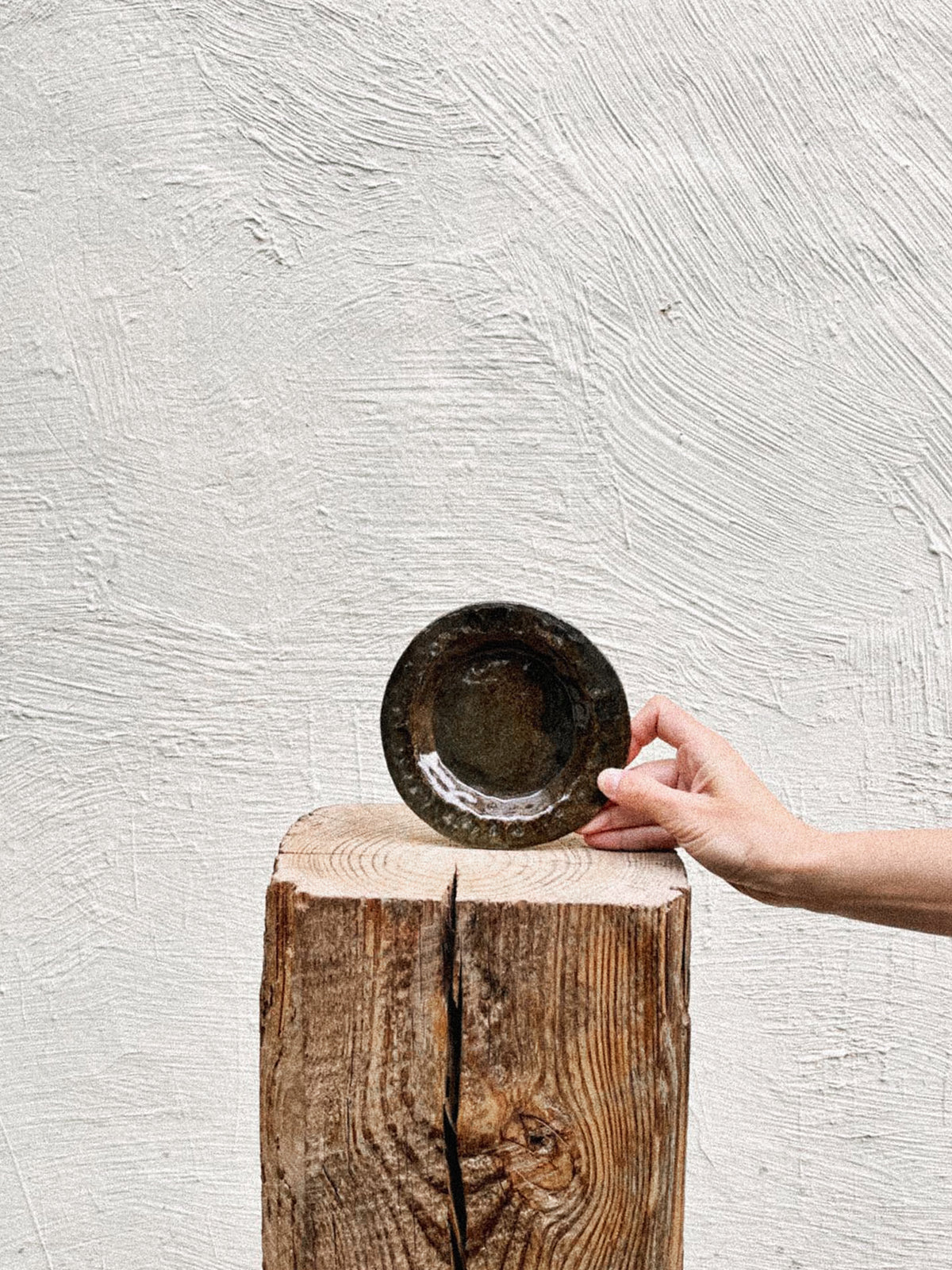 Menut Plate – Bark Brown