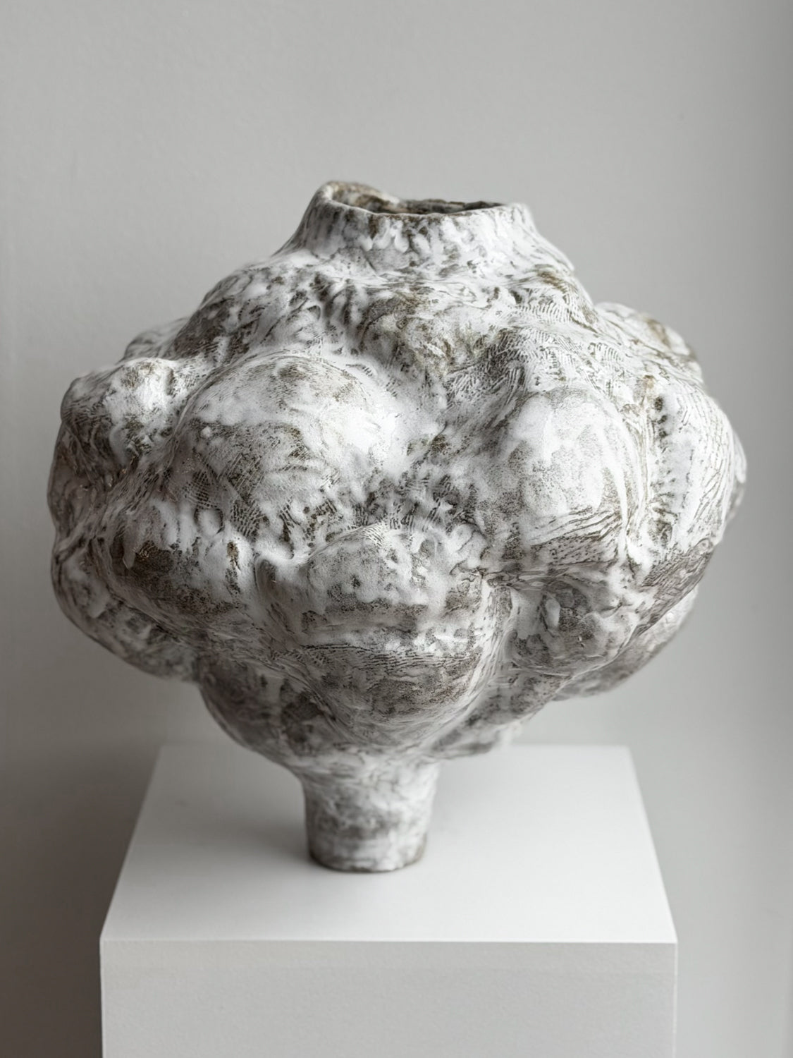 Sculptural Vase – Cloud