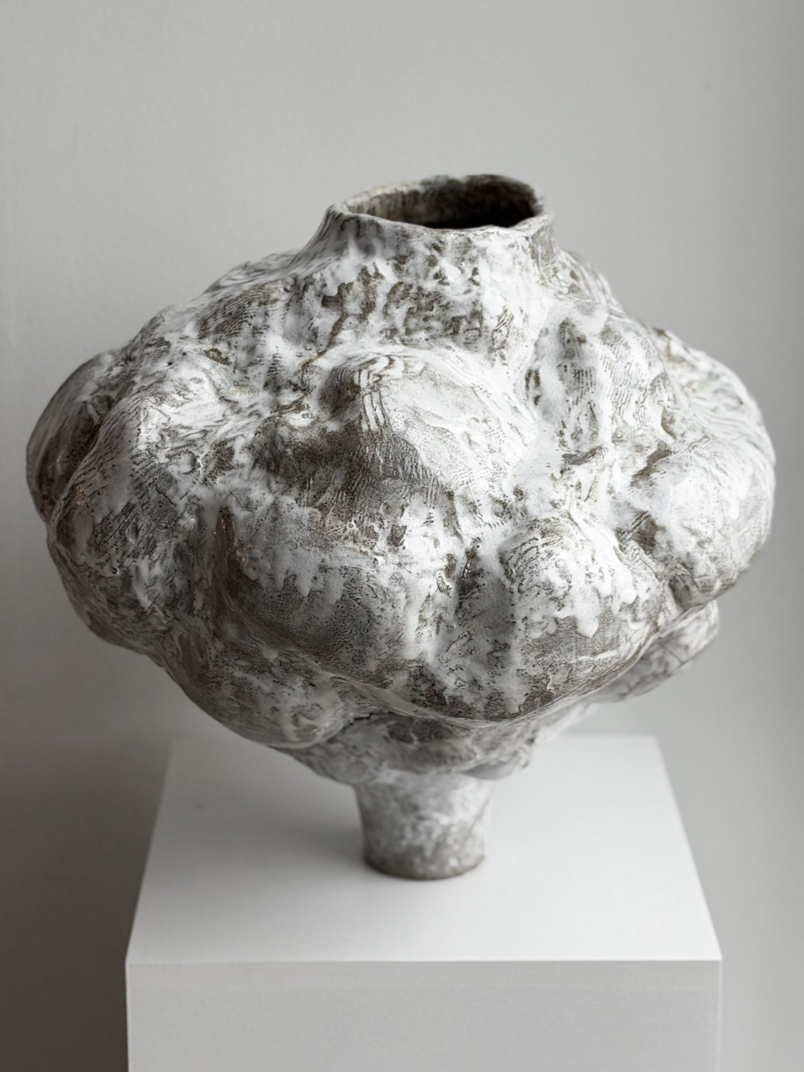 Sculptural Vase – Cloud