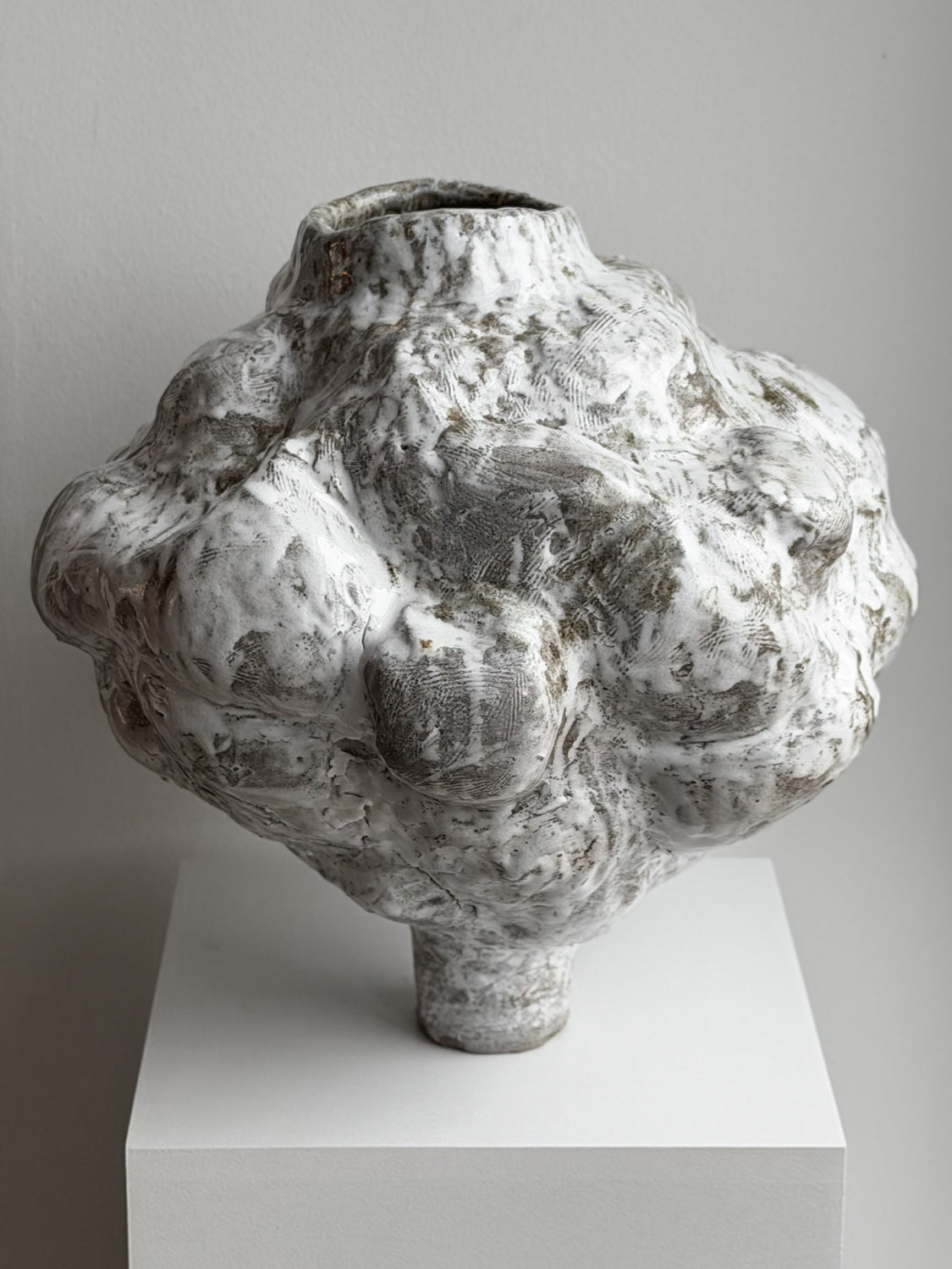Sculptural Vase – Cloud
