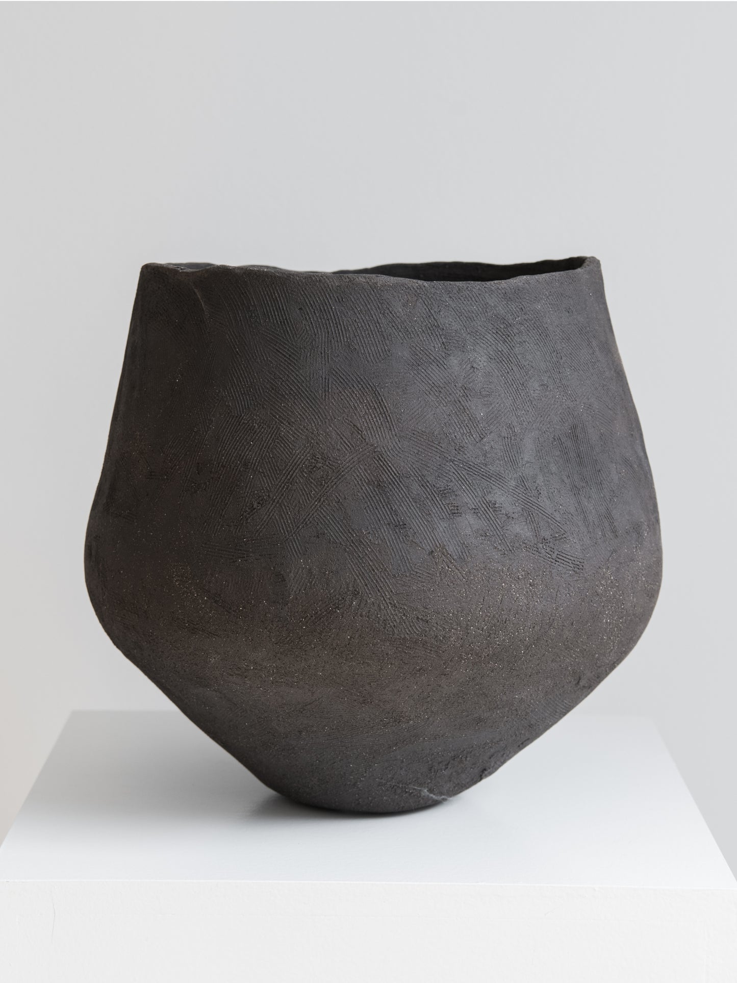 Sculptural Bowl – Black Stoneware with Manganese