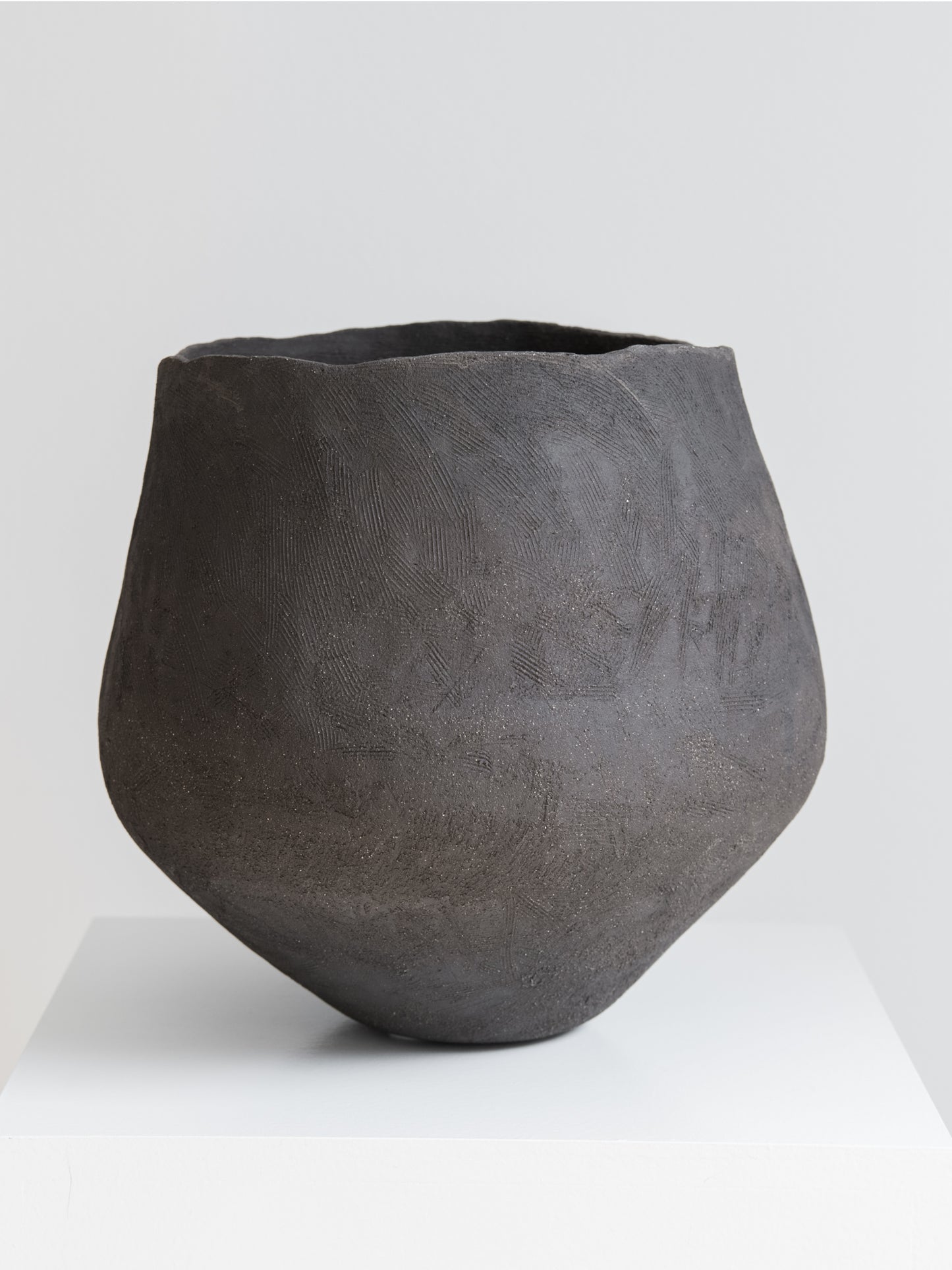Sculptural Bowl – Black Stoneware with Manganese
