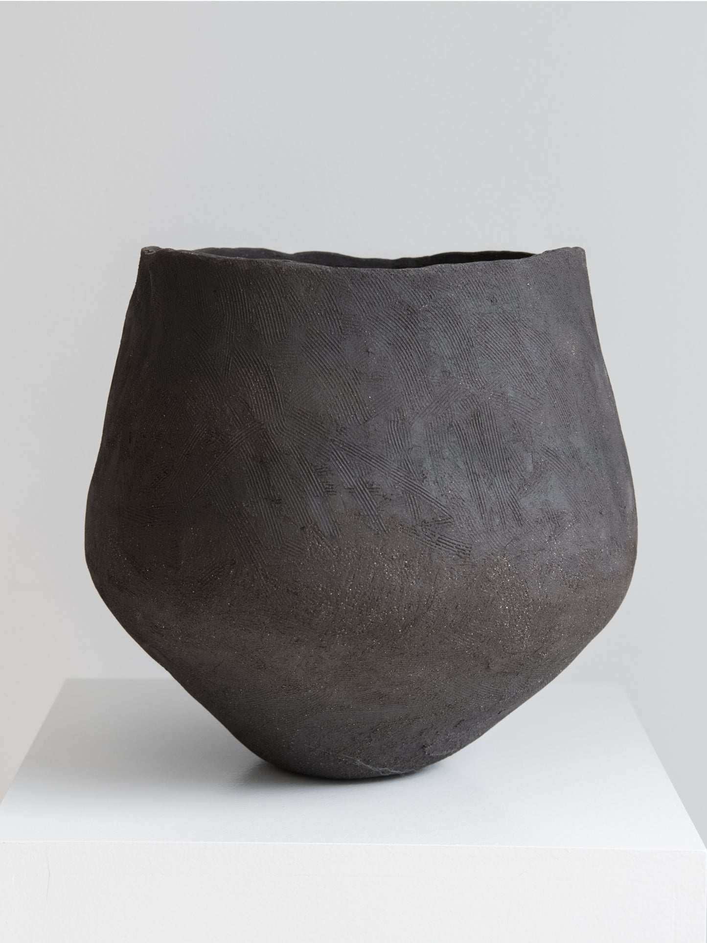 Sculptural Bowl – Black Stoneware with Manganese