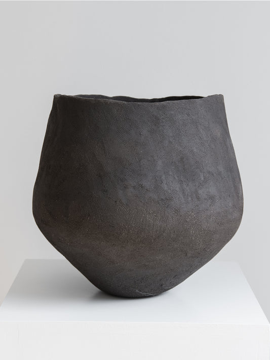 Sculptural Bowl – Black Stoneware with Manganese