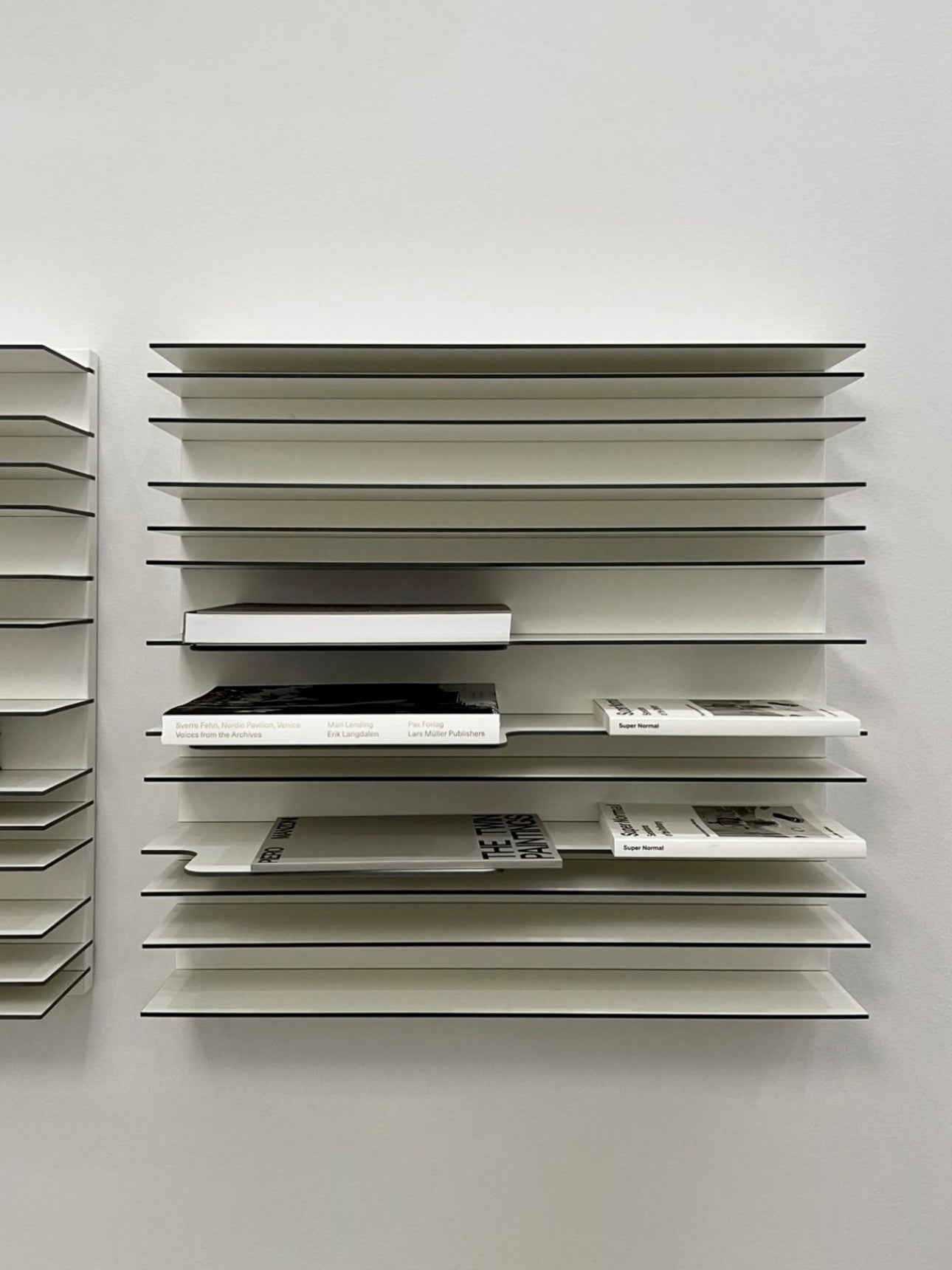 Paperback Wallsystem, White