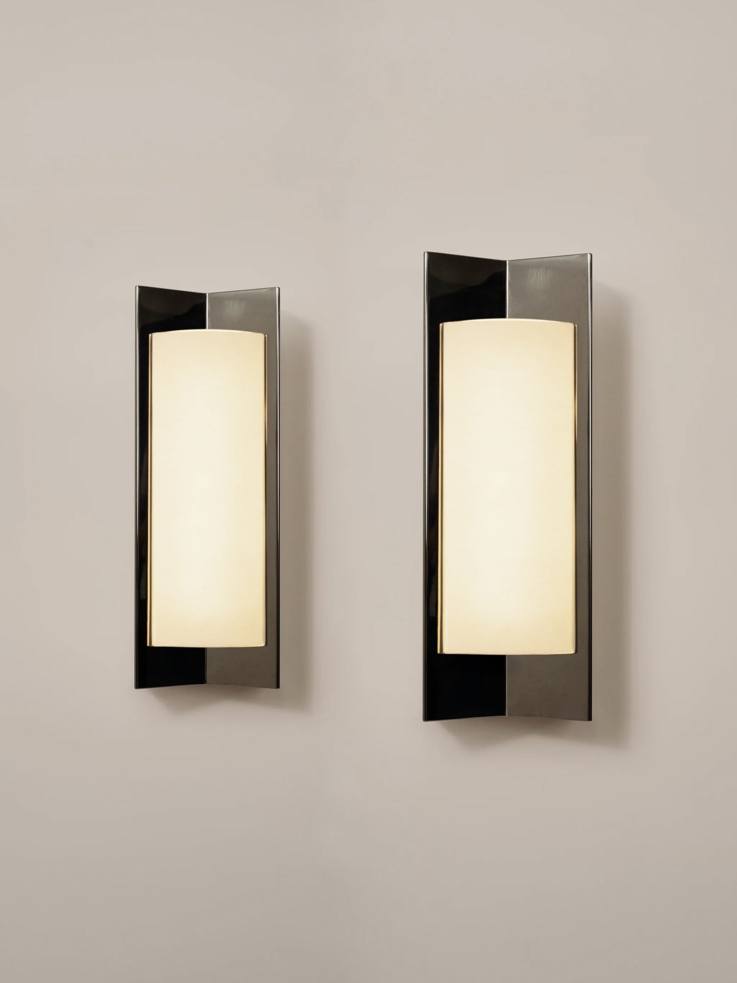 Arrow Wall Light with Diffuser