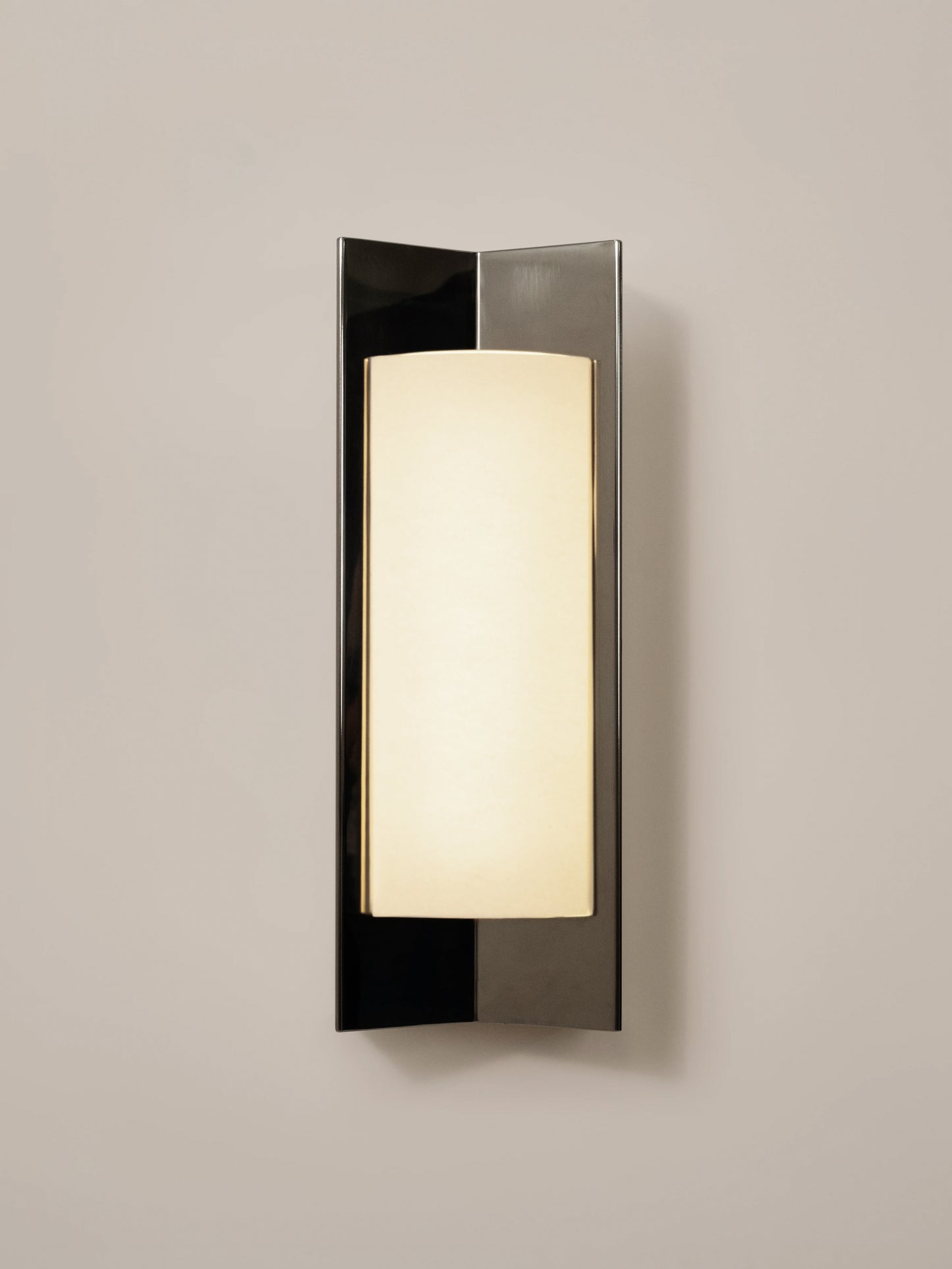 Arrow Wall Light with Diffuser