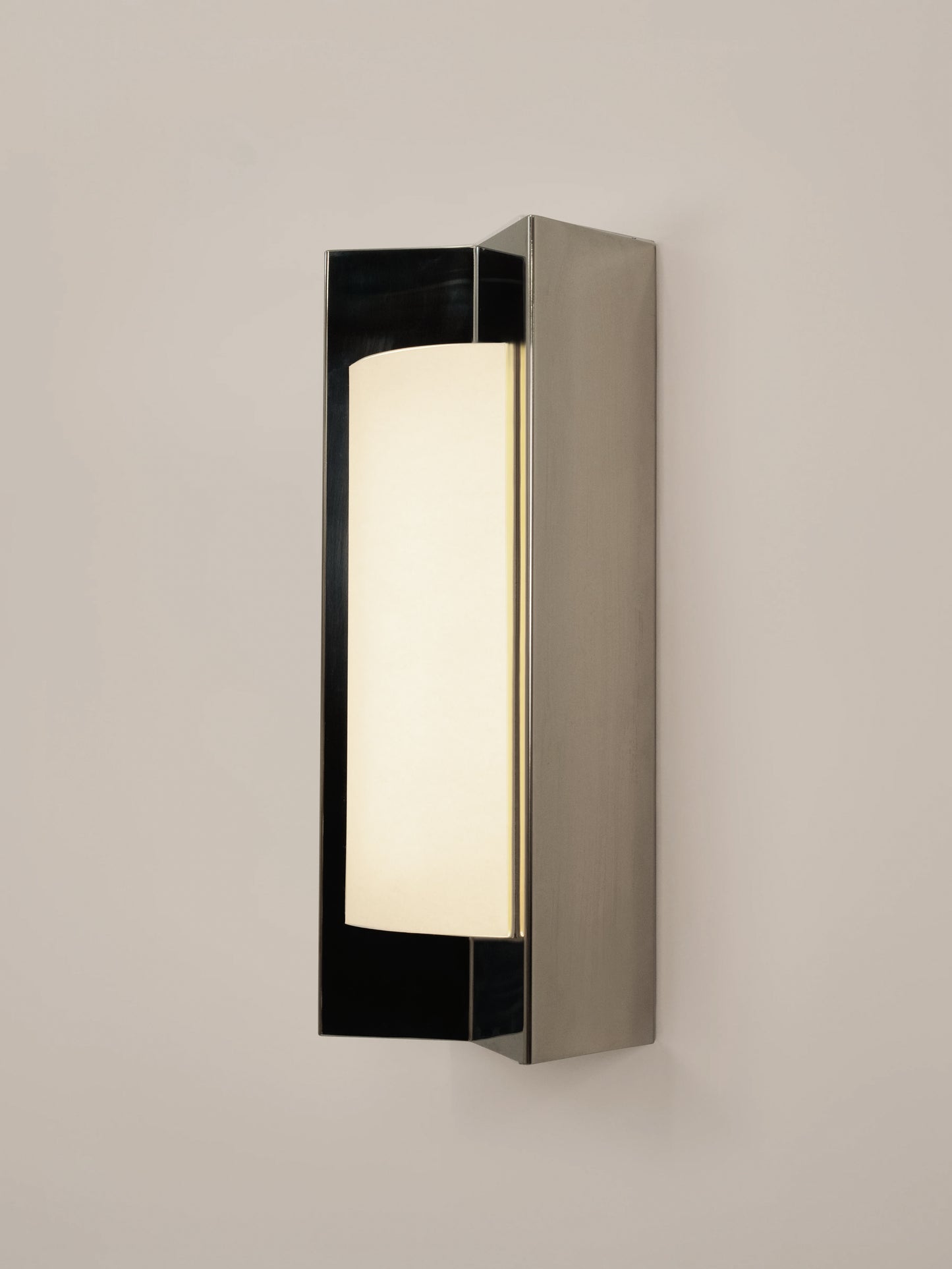 Arrow Wall Light with Diffuser