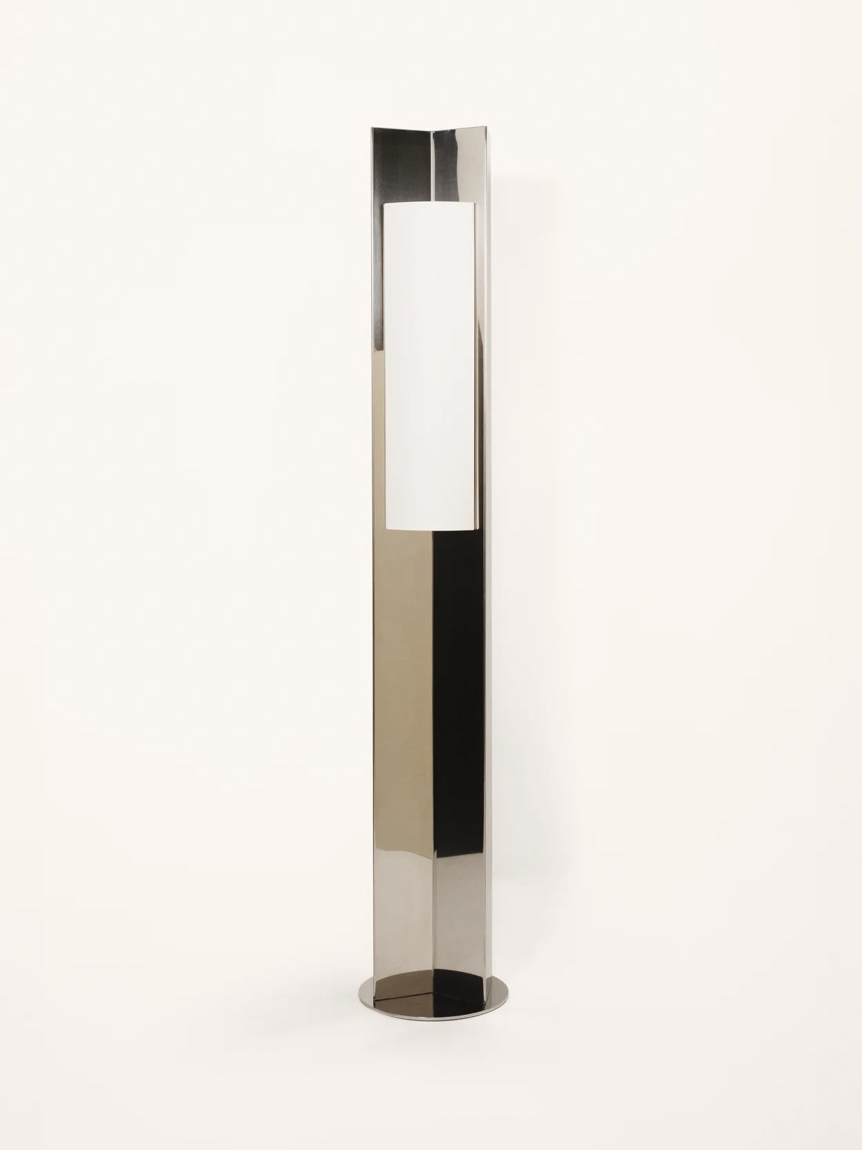 Arrow 158 Floor Lamp with Diffuser