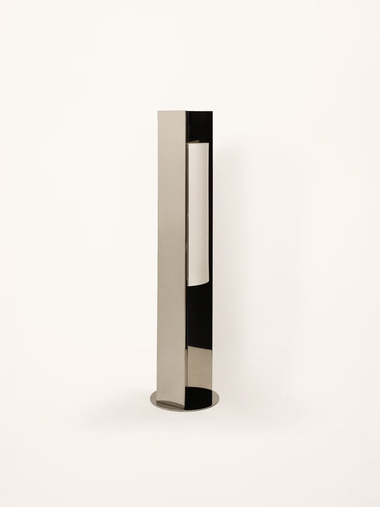 Arrow 120 Floor Lamp with Diffuser